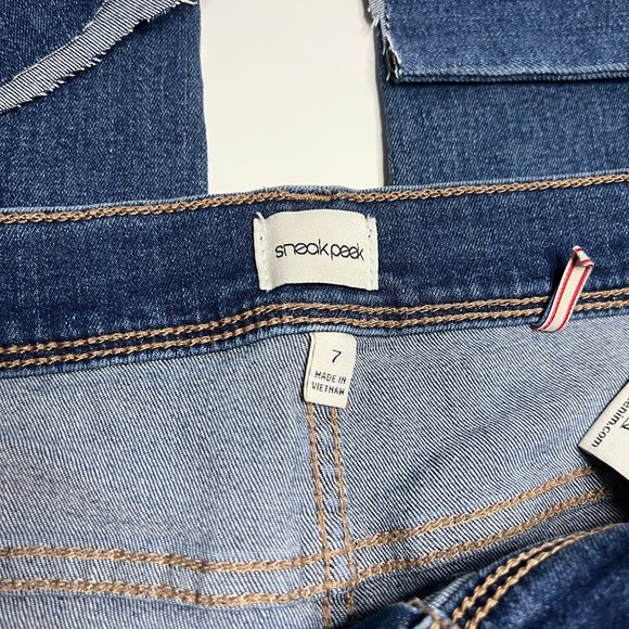 Sneak Peek jeans. Size 7 - Picture 2 of 7